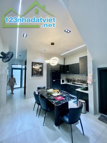 Bán nhà 80m², 5PN, 5WC, 4 tầng, Q.9, 7.4 tỷ, sổ hồng - 1