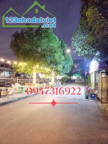 Đường thông ô tô tránh, sát hồ điều hòa công viên Kim Chung, Đông Anh. Hơn 6 tỷ