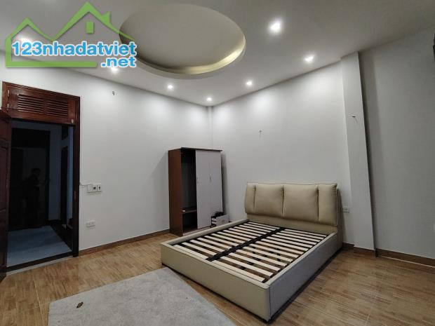 BÁN NHÀ NGỌC LÂM – 5 TẦNG – Ô TÔ TRÁNH – CÓ VỈA HÈ - 52m² - MT 4,5m - Giá 14,5 tỷ