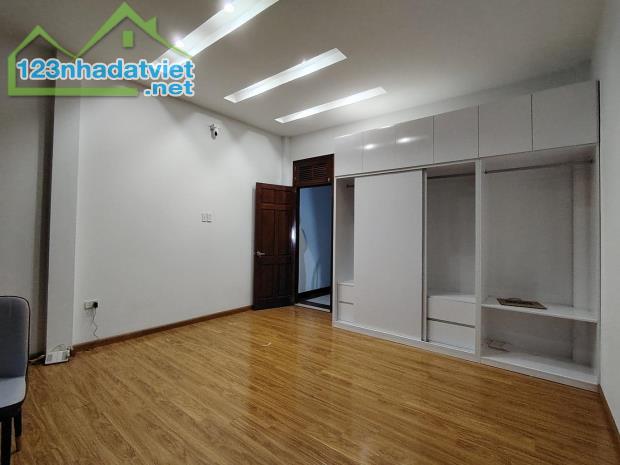 BÁN NHÀ NGỌC LÂM – 5 TẦNG – Ô TÔ TRÁNH – CÓ VỈA HÈ - 52m² - MT 4,5m - Giá 14,5 tỷ - 2