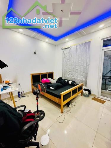 Cần tiền bán gấp căn nhà Đường Nguyễn Văn Thời, Bình Chánh. Giá chỉ 2tỷ150 còn thương lượn - 1