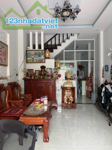 Chính chủ bán nhà 1 trệt 1 lầu giá 1,55 tỷ Bình Mỹ, Củ Chi