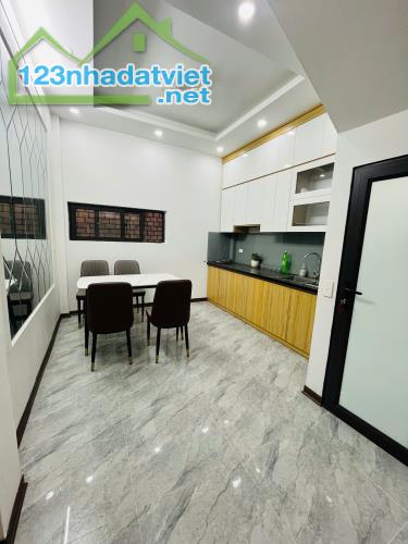 Cho thuê nhà Đại Từ Full đồ 4 tầng x 40m2, 4 ngủ, 12 Triệu Full đồ ở gia đình vào ngay - 1