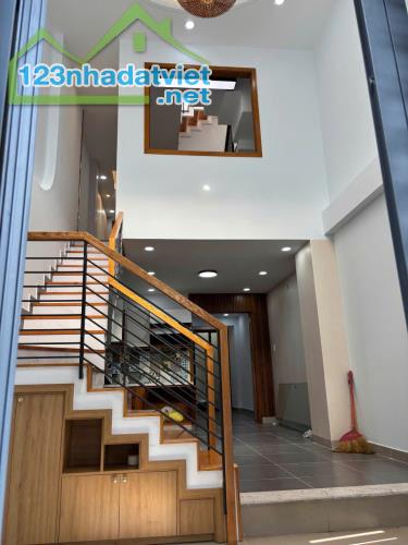 Nhà Mới 3 Tầng Cách Nặt Tiền 15M Hẻm Thẳng Xe Hơi Sổ Vuông 53m2 Gía 6,1 Tỷ Thương Lượng - 2