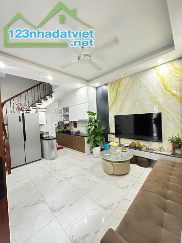 bán nhà quận Tây hồ, ngõ 3 gác, kd Van phòng, cho Thuê. 30x 5 tầng , mặt tiền khủng 6m. - 1