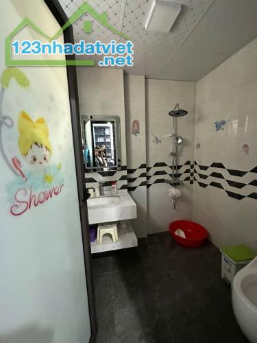 bán nhà quận Tây hồ, ngõ 3 gác, kd Van phòng, cho Thuê. 30x 5 tầng , mặt tiền khủng 6m. - 2