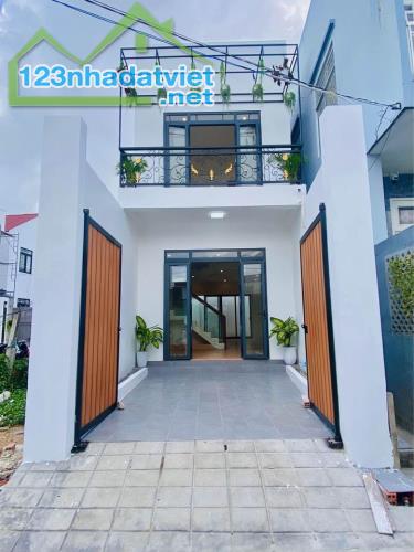 Nhà 1 trệt 1 lầu, đẹp lung linh, 2PN, Củ Chi, SHR, Giá 1 tỷ 250.