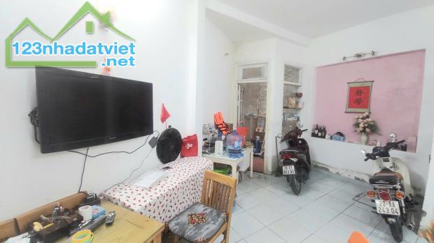 Bán nhà 4 tầng Hoàng Hoa Thám - Trung tâm Ba Đình - Diện tích 35m2 - Tầm tiền hiếm 4,89 tỷ