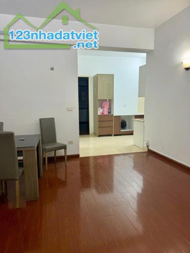 Cho thuê căn hộ 1204 CT4-5 Yên Hoà – Cầu Giấy, mặt đường Dương Đình Nghệ, 13 triệu/tháng - 1