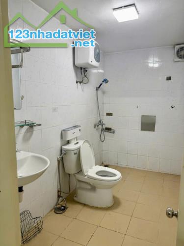 Cho thuê căn hộ 1204 CT4-5 Yên Hoà – Cầu Giấy, mặt đường Dương Đình Nghệ, 13 triệu/tháng - 4