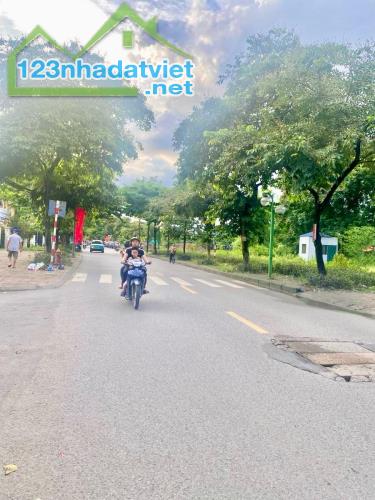 Bán đất tặng nhà KIM GIANG HOÀNG MA100m 2 tầng Mt 5,4m TC 31 tỷ lh 0376655225 sở hữu luôn - 1