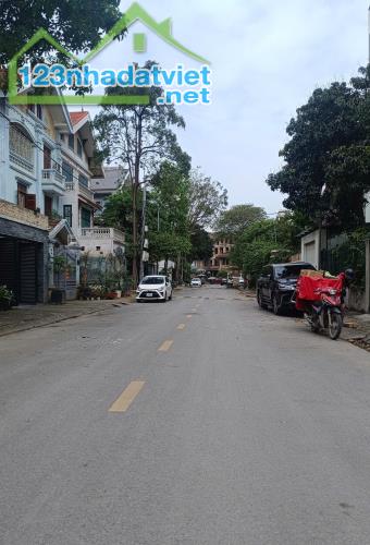 Lô góc vỉa hè xây căn BT liền kề tuyệt đỉnh  sát KĐT Việt Hưng - 15,6 tỷ.