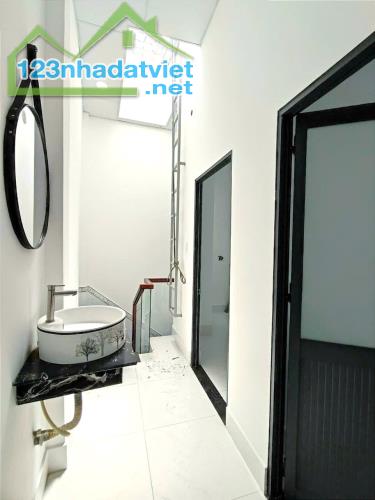 Nhà mới 2 tầng hẻm 314 Âu Dương Lân P3Q8. 3.5 tỷ TL - 3