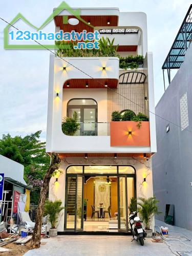 Chỉ 2 tỷ 850 – Sở hữu nhà mới 100% hẻm 1 sẹc, diện tích 150m², 3PN, 4WC– Trung tâm TP. Thủ