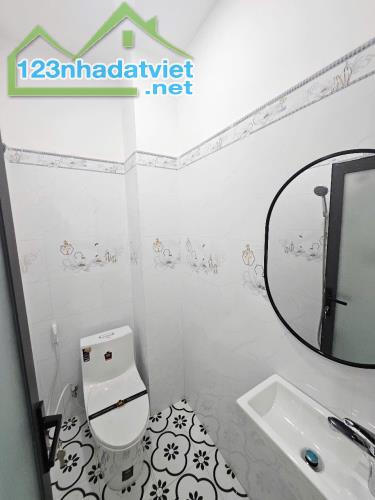 Nhà 2 tầng mới, nở hậu đối diện trường học Khánh Bình Âu Dương Lân P3Q8. Giá 3,89 tỷ TL - 1