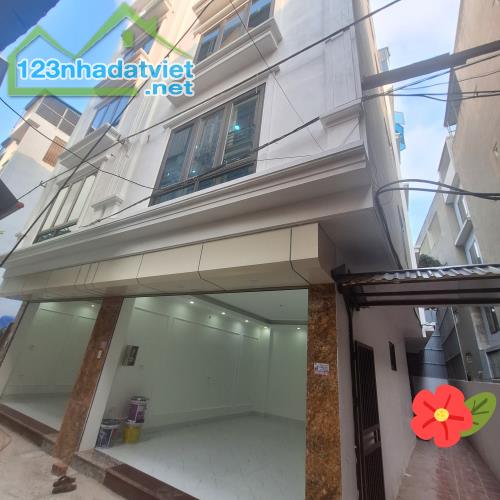 7,5 tỷ nhà mới 7 tầng thang máy ô tô gần phố Kim Giang- tây Linh Đàm