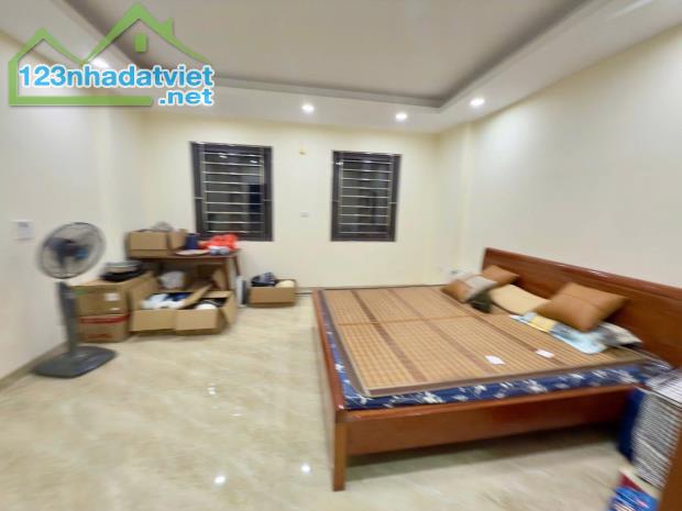 BÁN NHÀ NGÕ 7 CHIẾN THẮNG – 30M² x 5 TẦNG – MẶT TIỀN RỘNG – FULL NỘI THẤT – GIÁ 6.7 TỶ - 3