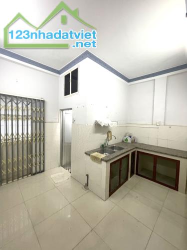 NHÀ ĐẸP QUANG TRUNG GV - GẦN NGÃ 4 VỚI PHẠM VĂN CHIÊU - 2 MẶT HẺM TRƯỚC SAU - 40M² - 3 TẦN - 2