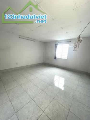 NHÀ ĐẸP QUANG TRUNG GV - GẦN NGÃ 4 VỚI PHẠM VĂN CHIÊU - 2 MẶT HẺM TRƯỚC SAU - 40M² - 3 TẦN - 3