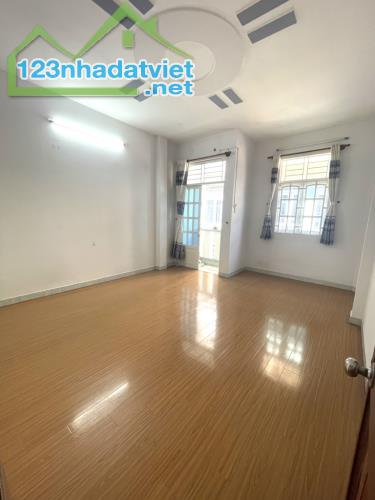 NHÀ ĐẸP QUANG TRUNG GV - GẦN NGÃ 4 VỚI PHẠM VĂN CHIÊU - 2 MẶT HẺM TRƯỚC SAU - 40M² - 3 TẦN - 5