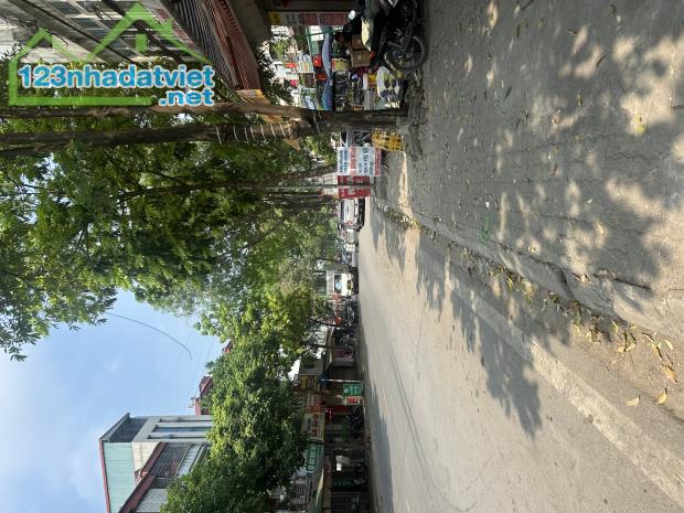 Ngõ 15 Ngọc Hồi, sát vách bến xe nước ngầm, đường oto tránh