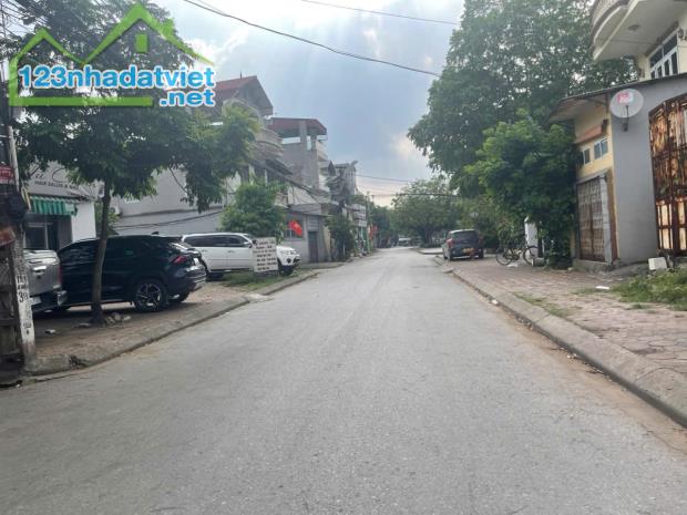 Bán 95m đất mặt phố Xuân Đỗ, đường ô tô tránh, gần trường, gần chợ