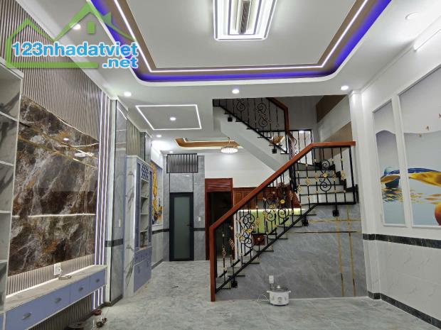 Nhà sr hoàn công cập bên CTY Pouchen 3 tỷ/61 m2/1 lầu 1 trệt 3 phòng ngủ - 4