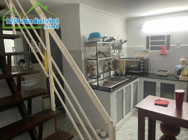 NHÀ GIÁ TỐT ĐÔNG HƯNG THUẬN – SHR – LÔ GÓC 2 MẶT THOÁNG –HẺM XE 3 GÁC CHẠY VÒNG – CHỈ