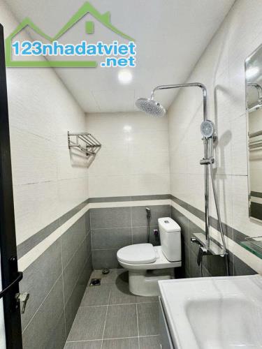 DÂN XÂY Đàm Quang Trung 45m,4 tầng,full nội thất,gần phố,ô tô đỗ cổng,chỉ hơn 8 tỷ - 4