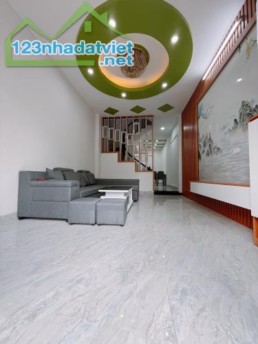 Bán nhà phố Mai Động, Hoàng Mai 43m, 4 tầng. Giá: 8.5 tỷ. LH: 0937158386