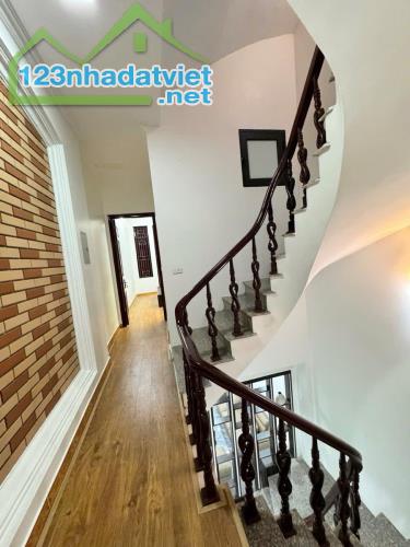 Bán nhà phố Mai Động, Hoàng Mai 43m, 4 tầng. Giá: 8.5 tỷ. LH: 0937158386 - 4