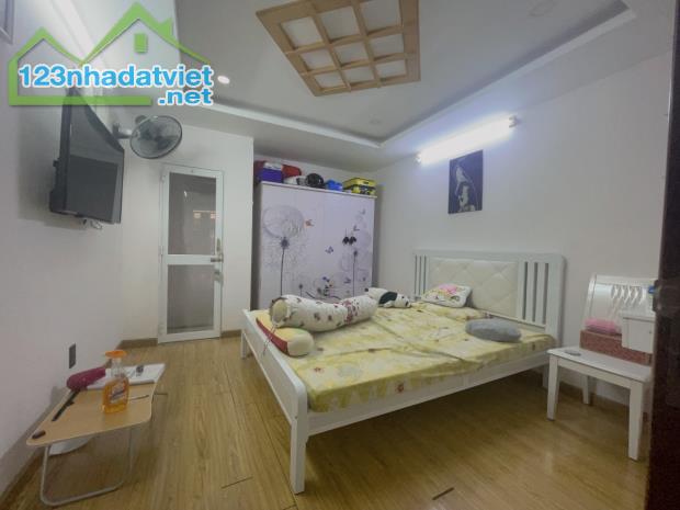 Ngộp Mặt Tiền Khu Bầu Cát - 5x12m - 5 tầng HXH Kinh Doanh tốt - 3