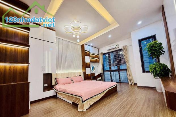 Bán nhà phố Hoàng Mai - Hoàng Văn Thụ, 43m, 4 tầng. Giá: 7.5 tỷ. LH: 0937158386 - 2