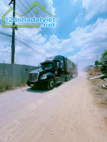Bán nhà xưởng 2400m2 giá rẻ hơn bank đinh giá, Hố Nai 3, Trảng Bom, 7 tỷ 990