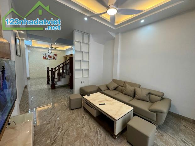 Giá Tốt.Bán Nhà Dân Xây, Ngọc Thụy, Long Biên 4T, 45m2 chỉ 7,45 tỷ (ô tô đỗ gần)