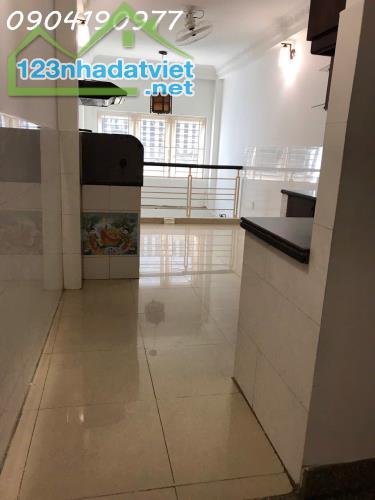 Nhà Nguyễn Đình Chiểu, Q3 - 150m2 SD, chỉ 8.9 đồng - 1