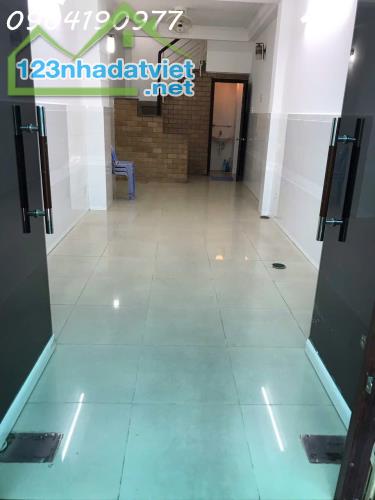 Nhà Nguyễn Đình Chiểu, Q3 - 150m2 SD, chỉ 8.9 đồng