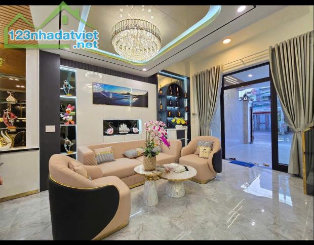 + Nhà 3 tầng mới xây nội thất châu âu siêu đẹp, Biển Nguyễn Tất Thành 100m, khu bãi tắm