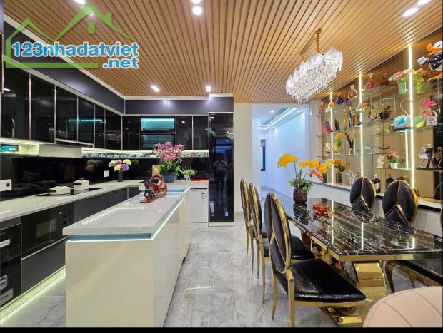 + Nhà 3 tầng mới xây nội thất châu âu siêu đẹp, Biển Nguyễn Tất Thành 100m, khu bãi tắm - 4