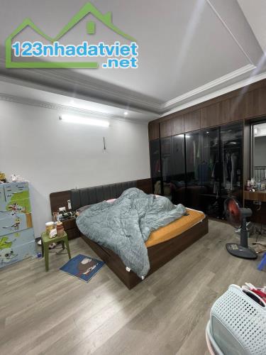 MỘT NHÀ RA Ô TÔ TRÁNH KIM NGƯU  37M 5T MT 4,3M NGÕ RỘNG 3M MỚI Ở LUÔN GIÁ CÓ 9,5 TỶ. - 3