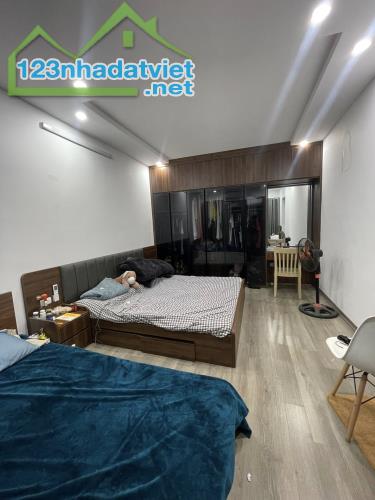 MỘT NHÀ RA Ô TÔ TRÁNH KIM NGƯU  37M 5T MT 4,3M NGÕ RỘNG 3M MỚI Ở LUÔN GIÁ CÓ 9,5 TỶ. - 2