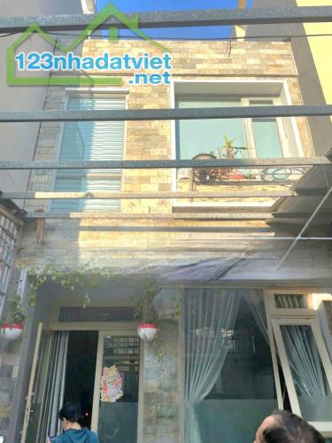 ✅ ✅ Nhà cho thuê gần Trường Cao Đẵng Điện Lực- tx 33  phường Thạnh Xuân quận 12 
👉 Đường