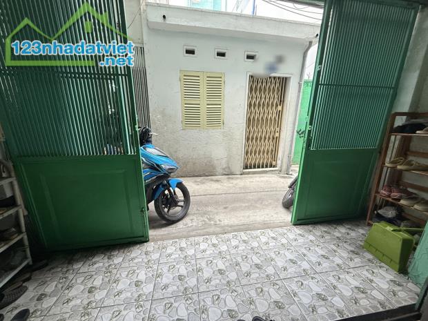 Bán nhà khu vip Q1,  ngay phố Bùi Viện, ngang lớn 5.4m ×12m chỉ 11ty TL