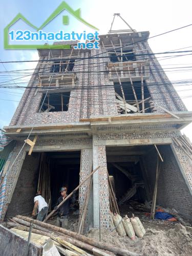 Nhà đẹp ô tô nhỏ đỗ cửa tại PHủ Thượng Đoạn Đông Hải. lh 0789375179 - 2