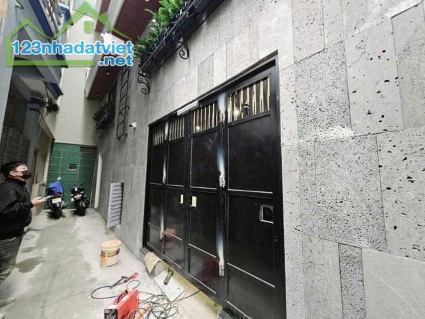BÁN TÒA CHUNG CƯ MINI – DÒNG TIỀN ỔN ĐỊNH 40 TRIỆU/THÁNG – HOÀNG QUỐC VIỆT, CẦU GIẤY – GIÁ