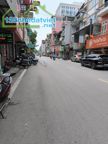 NHÀ MẶT PHỐ CHIẾN THẮNG, HÀ ĐÔNG, 2 THOÁNG,, VỈA HÈ, Ô TÔ TRÁNH, KD ĐỈNH, XÂY TÒA VP ĐẸP.