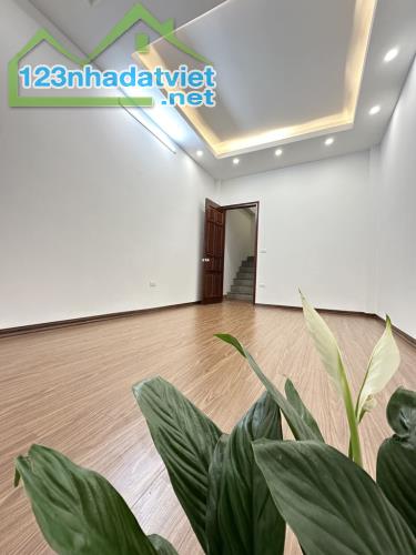 BÁN NHÀ 30M2*5 TẦNG Ô TÔ ĐỖ CỬA - HOÀNG MAI- HÀ NỘI - 3