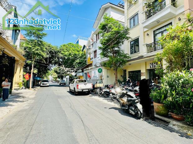 Bán Siêu Biệt Thự Duy Nhất Ngang 16m Số: 202-204 Hoa Lan, Phường 2, Quận Phú Nhuận - 1