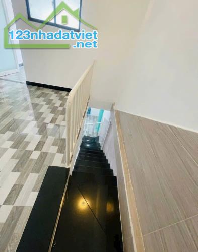 Cần Tiền dưỡng Già Cần Bán nhanh Căn nhà Nguyễn Thị Huê 56m2 Sổ hồng Riêng 690 triệu - 3
