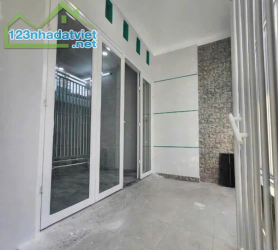 Cần Tiền dưỡng Già Cần Bán nhanh Căn nhà Nguyễn Thị Huê 56m2 Sổ hồng Riêng 690 triệu - 4